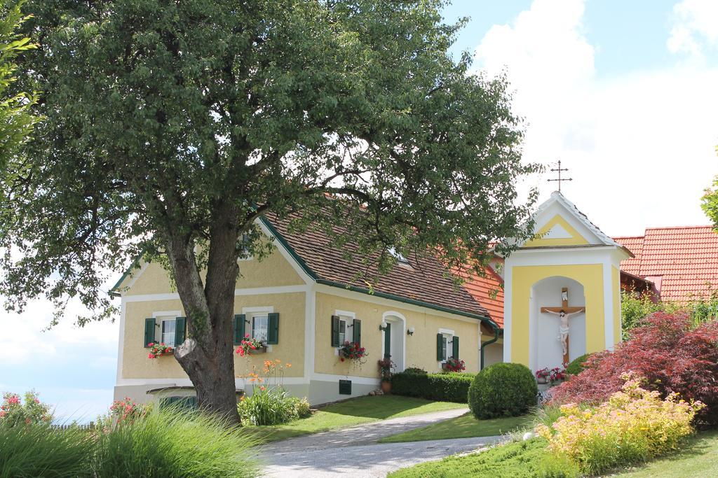 Obst & Gaestehof Brandl Hartmannsdorf Exterior photo